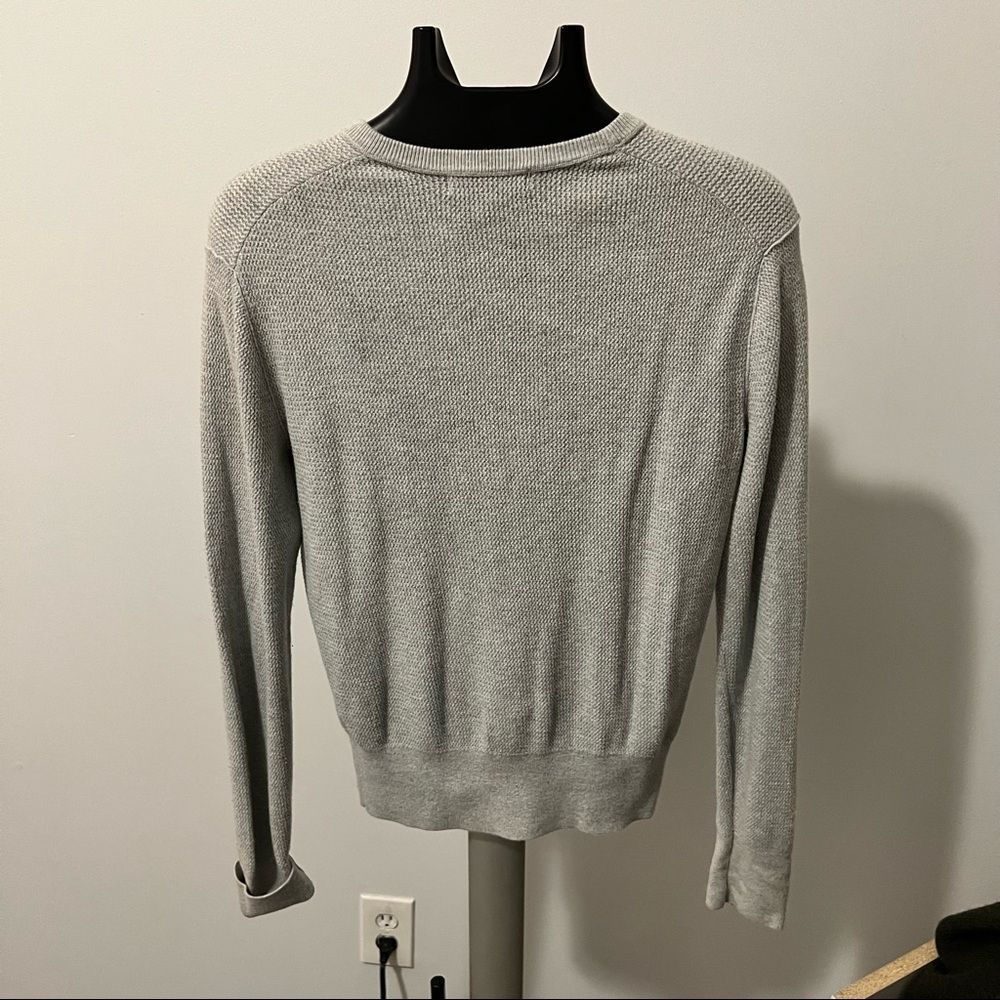Banana Republic Waffle Knit Gray Crewneck 100% cotton Sweater Men’s Small - Picture 2 of 4